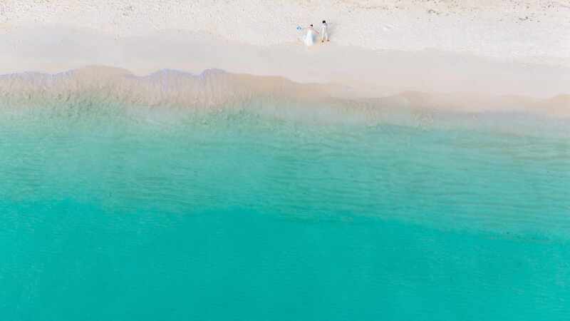 ガーデンと車とビーチ