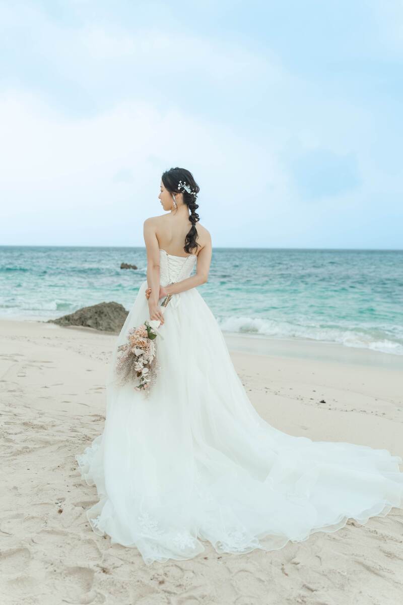 新婦様の美しさが際立つ!ソロショットの素敵な一枚