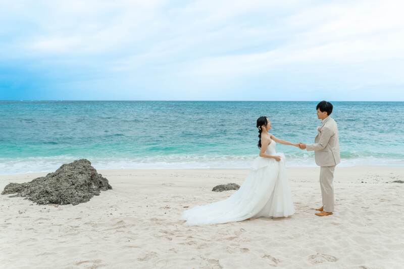 白い砂浜へ移動して、ビーチで撮影しました