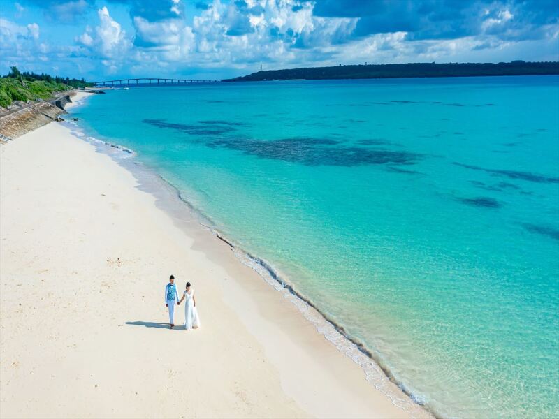 歩くシーンをドローンで撮るとこんな感じです