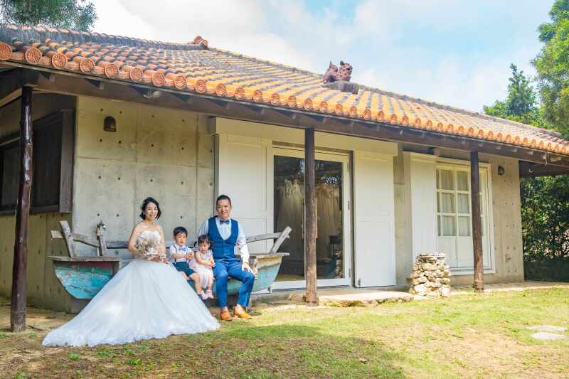 サロン前でご家族ショット