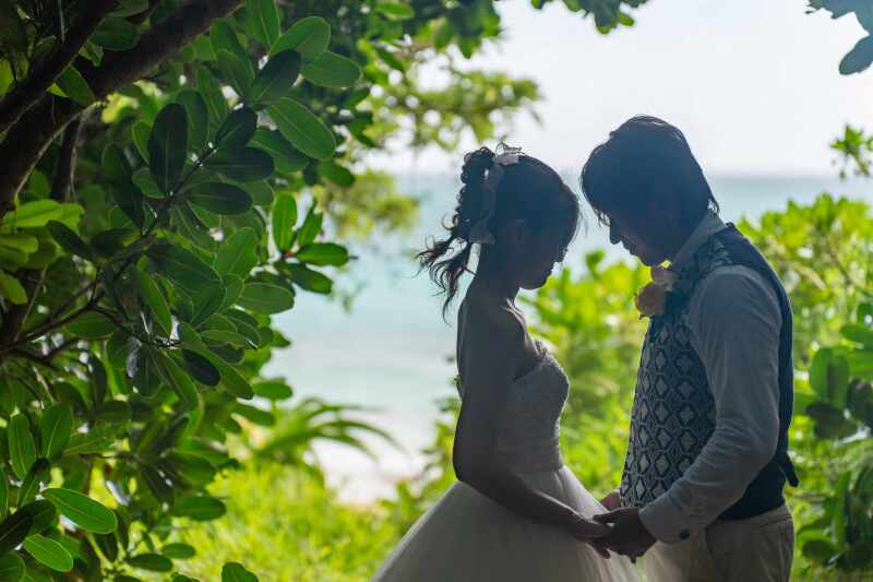 ビーチをバックに