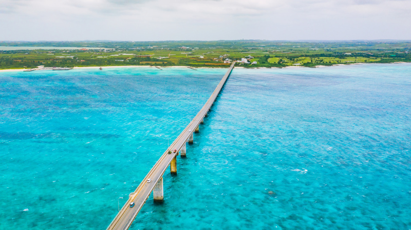 海に浮かぶ橋、来間大橋で壮大に