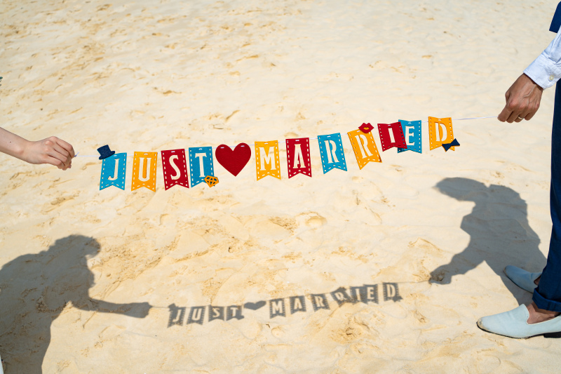 SNSでのシェアに。結婚式のオープニングムービーに