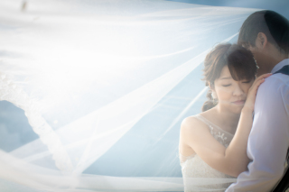 風になびくヴェールや、身につけている小物も大切に活用して撮影に臨んでいます。女性ならではの繊細な部分を写真からも感じてもらえるように。室内でも屋外でも変わらない私のモットーでもあります。