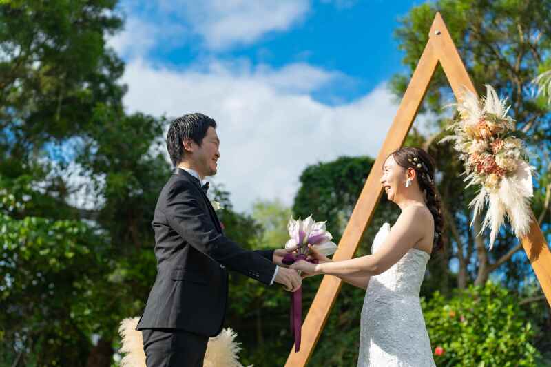 【結婚式はしないけど夫婦の思い出は⼤切にしたい!】ファーストミートから始まるガーデン&ビー チ撮影*ライトセレモニープラン☆★