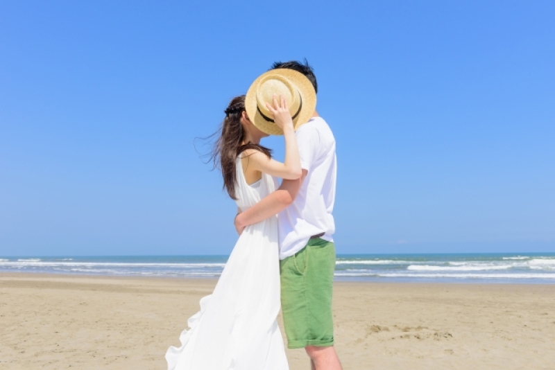 【シエロ卒花さん限定!】「おかえり」旅フォトプラン★プライベート感あるビーチ撮影に20カットデータ付き ※私服での撮影に限ります