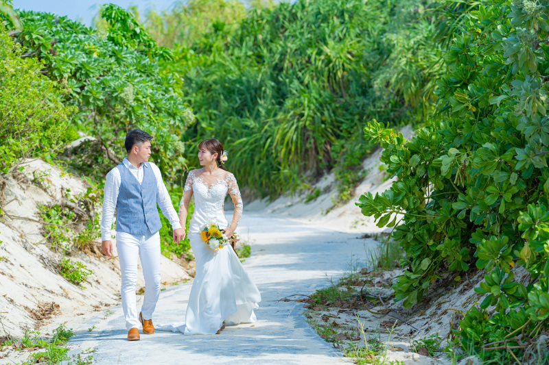 【各月先着5組・撮影日いつでもOK】シエロライトプラン★ビーチのみ40カット・ウェディングドレス&ヘアメイク(フルアテンド付き)