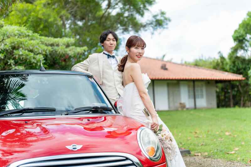 【価格変動なしの⾐装ランクフリープラン】ドレス 2 着付きビーチ&ガーデン撮影|今だけグレードアップドレ スも全てコミコミ♪