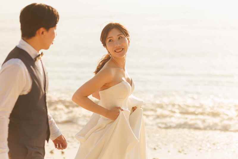 【価格変動なしの⾐装ランクフリープラン】ドレス 2 着付きビーチ&ガーデン撮影|今だけグレードアップドレ スも全てコミコミ♪