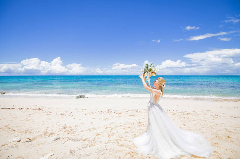 【穴場ビーチ多数!】来間島フォトピクニックプラン/ビーチ&島ロケ・150カット・ヘアメイク&ウェディングドレス・来間島撮影料込み