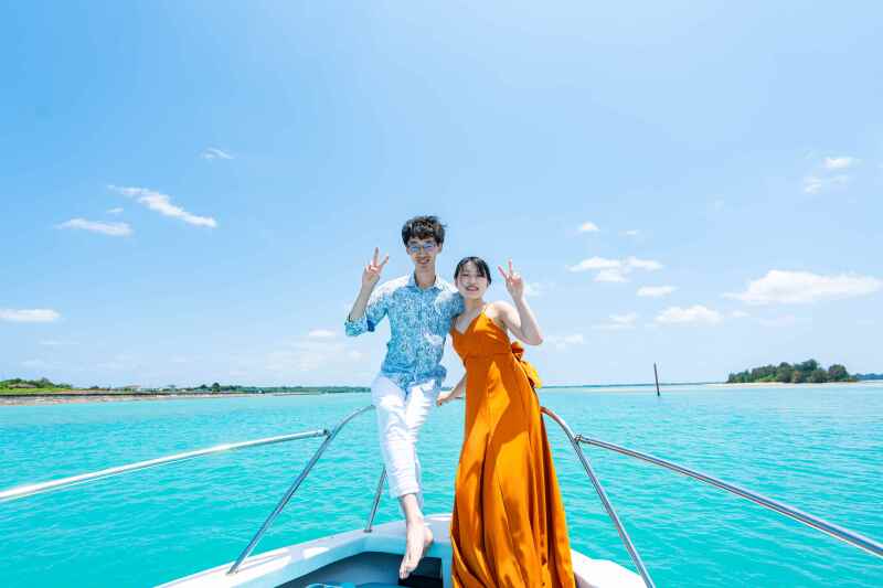 【クルーザーで⾏く幻の島・ユニの浜プラン】Tiktok &ldquo;天国に⼀番気近いビーチ&rdquo;と紹介されたユニの浜 ＆前浜ビーチでのW撮影