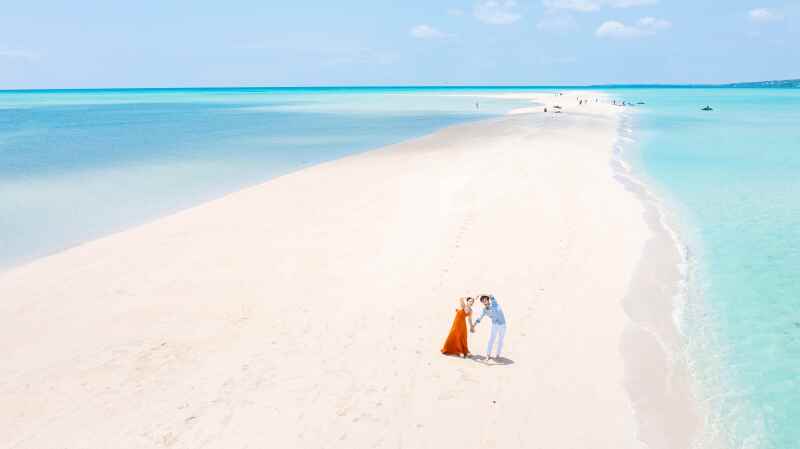 【クルーザーで⾏く幻の島・ユニの浜プラン】Tiktok &ldquo;天国に⼀番気近いビーチ&rdquo;と紹介されたユニの浜 ＆前浜ビーチでのW撮影