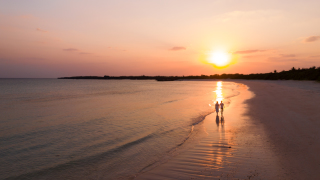 青い海とサンセットビーチが楽しめちゃうセットプラン！高画質なドローンフォトも付いてるから沖縄の思い出がより特別なものに(^^♪