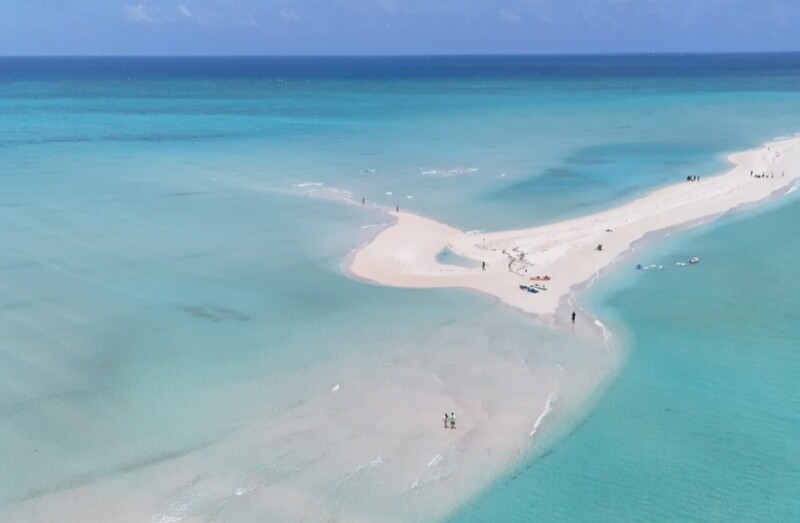 【船で⾏く幻の島・ユニの浜プラン】Tiktok &ldquo;天国に⼀番気近いビーチ&rdquo;と紹介されたユニの浜 ＆前浜ビーチでのW撮影！