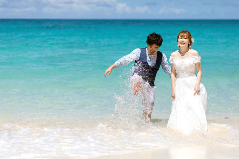 【ドレスのまま海へ!】ウォーターイン&Wドレスプラン☆★ビーチ&ガーデン・160カット・ヘアメイク&ウェディングドレス2着込☆★