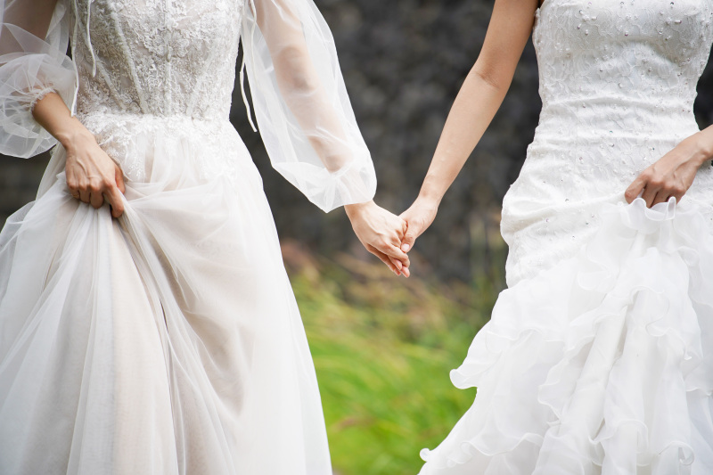 【土日祝アップ料金なし!一組完全貸切】LGBTQ+ビーチフォトプラン/ビーチ&ガーデン・150カット・ヘアメイク&ドレス込★