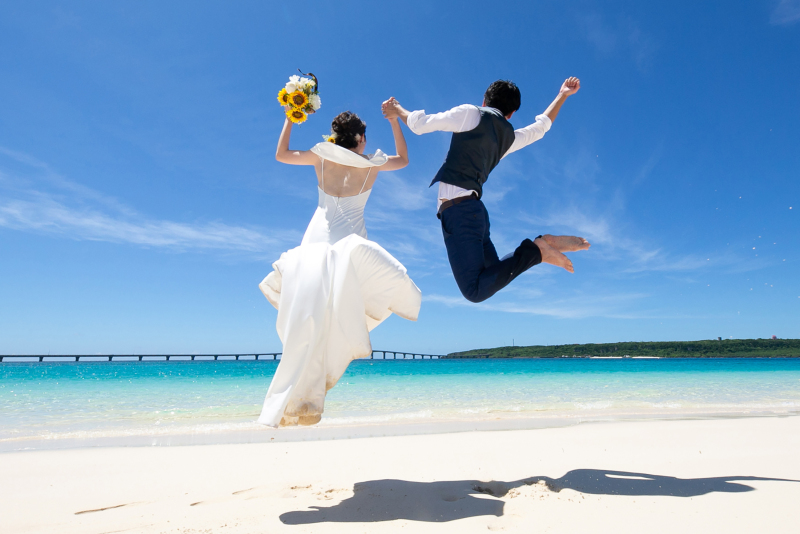 【秋〜冬へ季節移ろう宮古島*期間限定】お⼿軽フォトプラン ビーチ&ガーデン80 カット・ヘアメイク&⾐装・アテンドもコミコミ◎