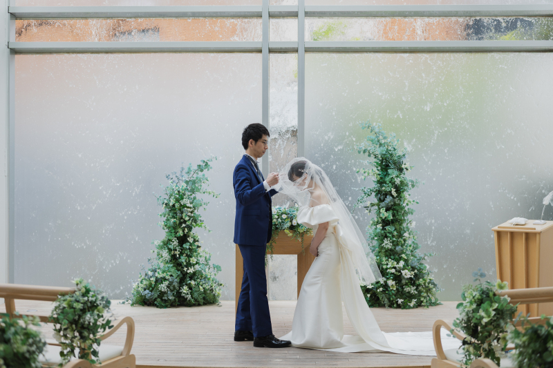 誓いを交わすベールアップの瞬間