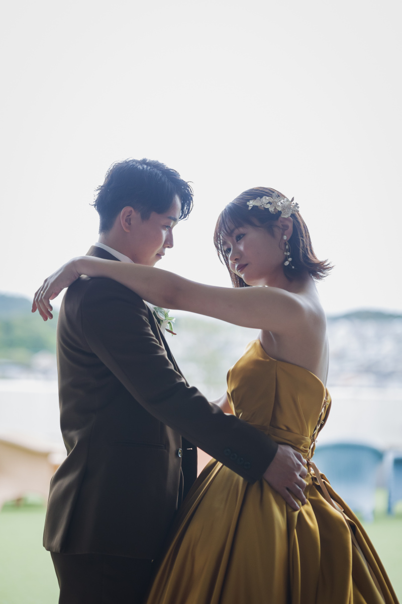 エレガントなドレスとポージング