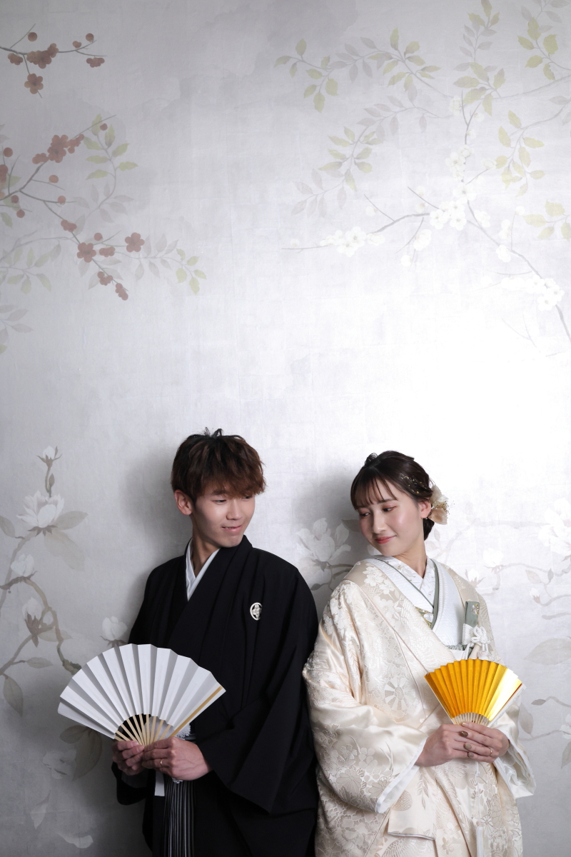 扇子を使用して