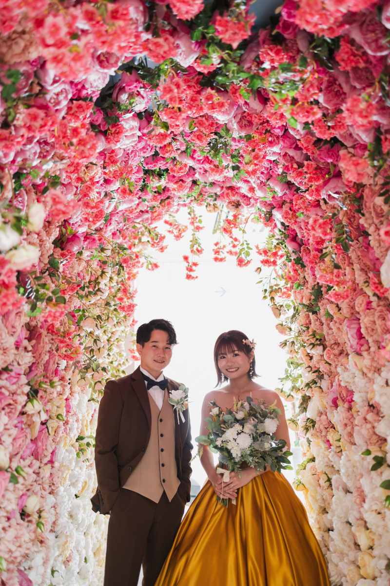 迫力のあるバラのトンネル