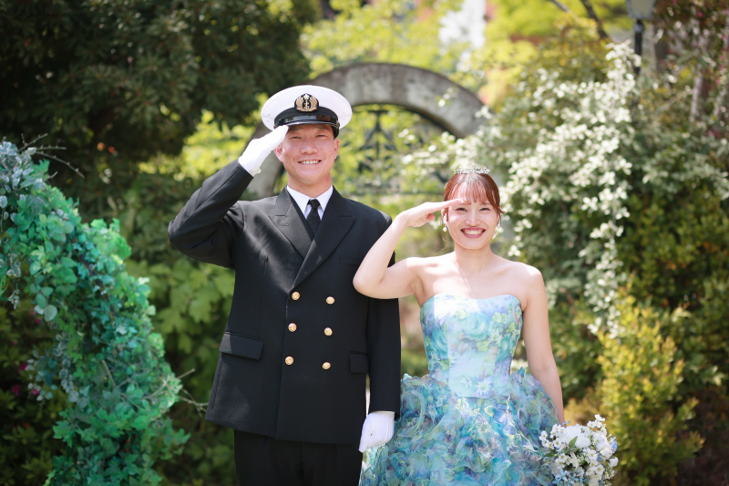 新郎様はお仕事の制服を持ち込んで