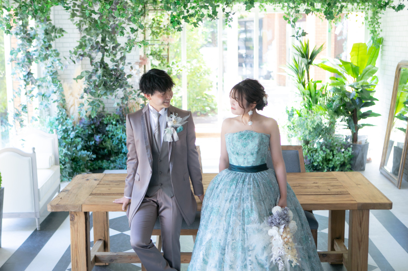 オーバーカラードレス