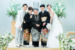 家族と一緒にアットホームフォトウェディング