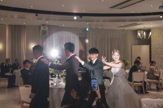 兄弟仲良くお色直し退場！