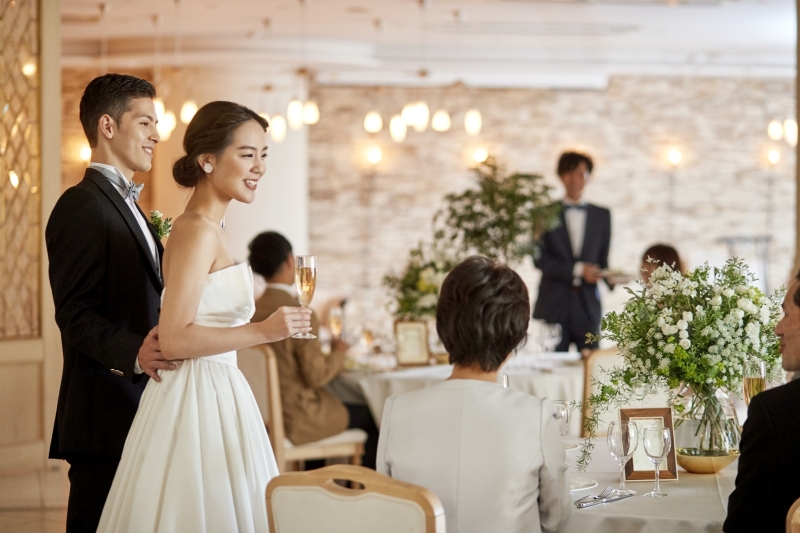 【基本料50%OFF】〔チャペルフォト+6名会食付プラン〕和装&ドレス各1着|100データ・花嫁ヘアメイク込※12月末迄の撮影