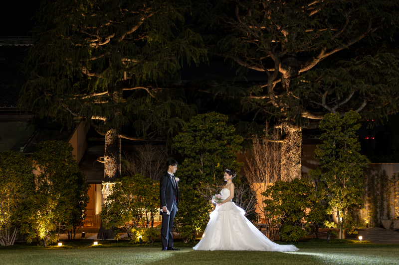 【2025年12月27日(土)迄の限定プラン/データ100カット付】*ナイトフォトウエディング 洋装×フラワーシャワー