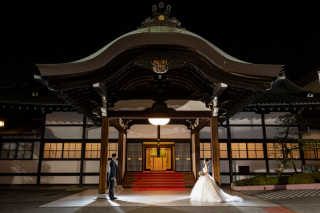 【2026年10月29日（木）から期間限定プラン/データ100カット付】＊ナイトフォトウエディング 洋装&times;フラワーシャワー