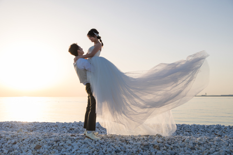 ドレスのボリューム感を活かして