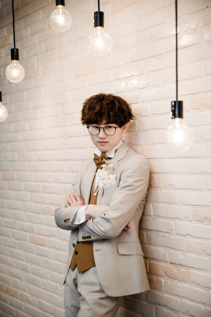 ベージュのお洒落タキシード