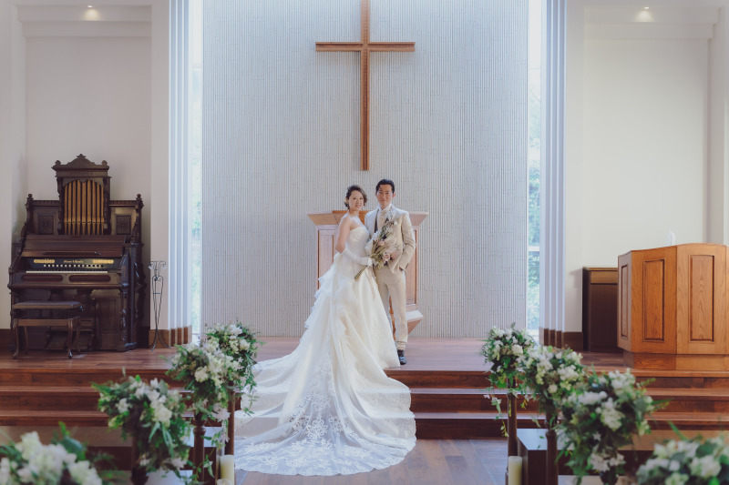 チャペル映えする王道ウェディングドレス