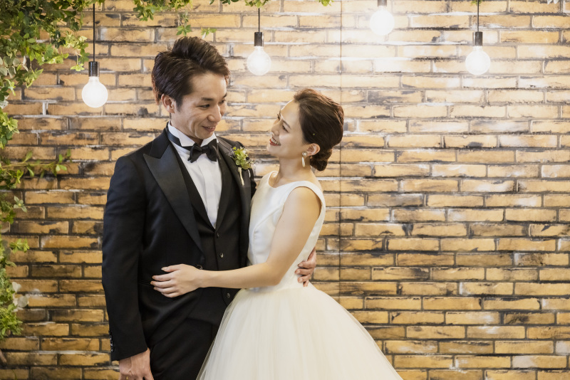 レンガとライトが印象的