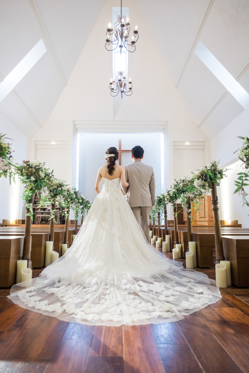 バックスタイルが印象的なロングトレーン