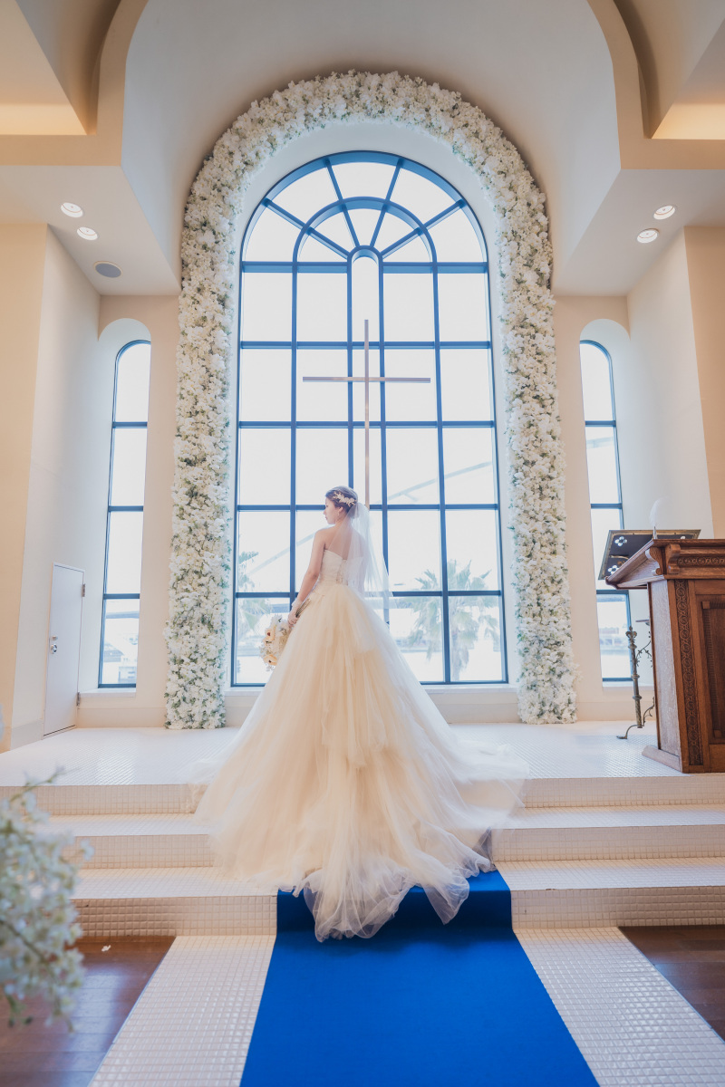 バックシャンドレス