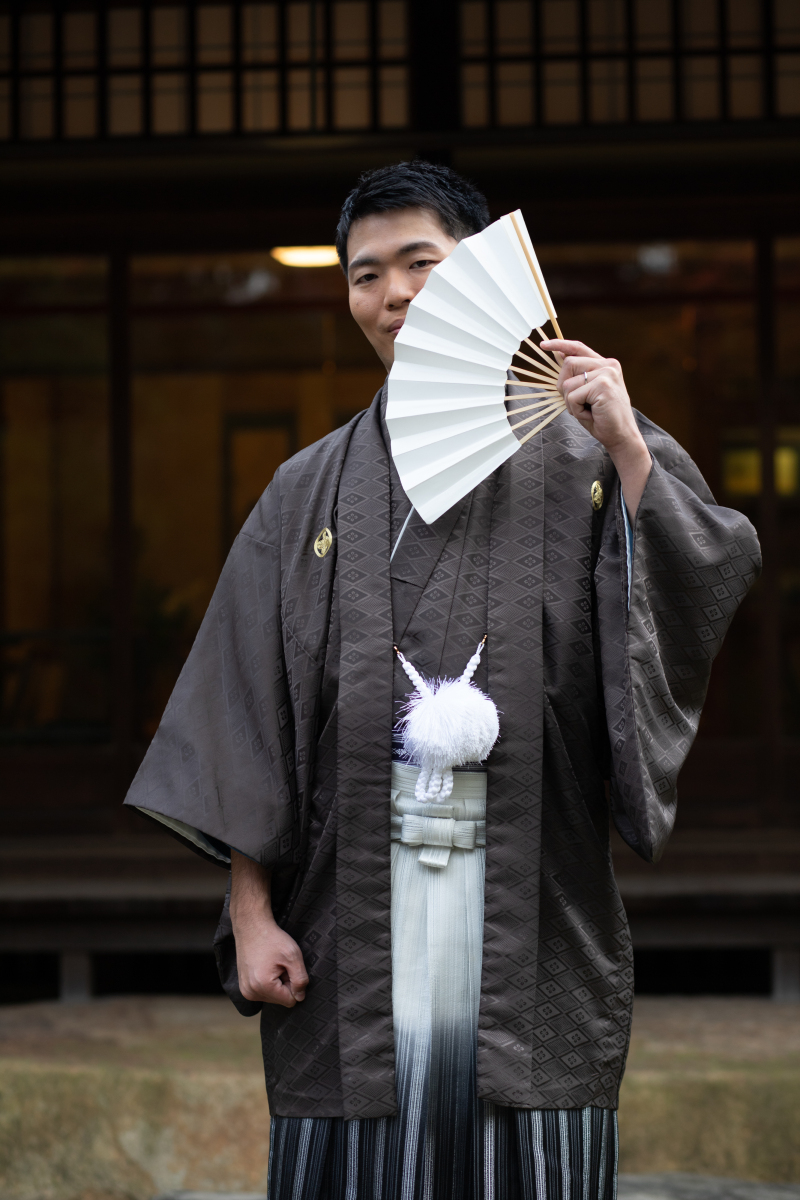 お洒落にブラウンの紋服をセレクト