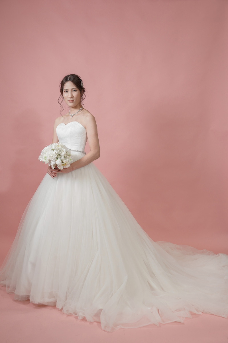 運命感じるウェディングドレスをセレクト