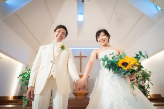 木の温もり感じるアットホームなチャペルでフォトウェディング♪