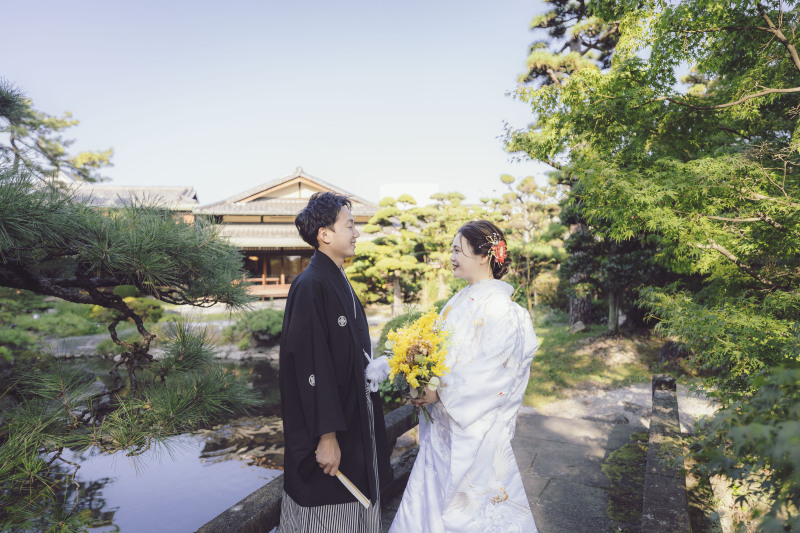 水面に反射する木々