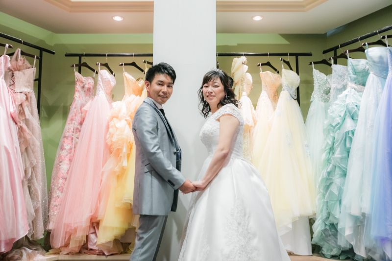 カラードレスに囲まれて