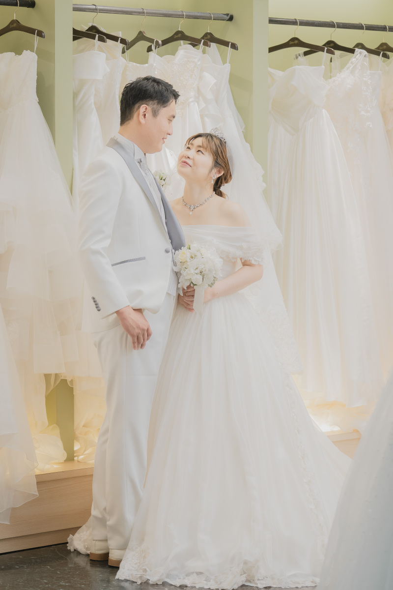 ドレスに囲まれて