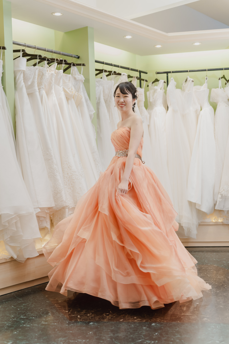 ドレスに囲まれて