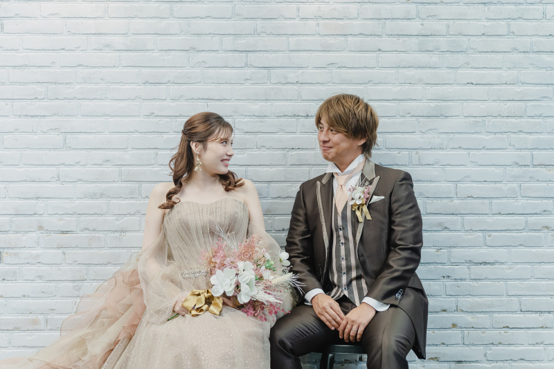 おふたり微笑み合って