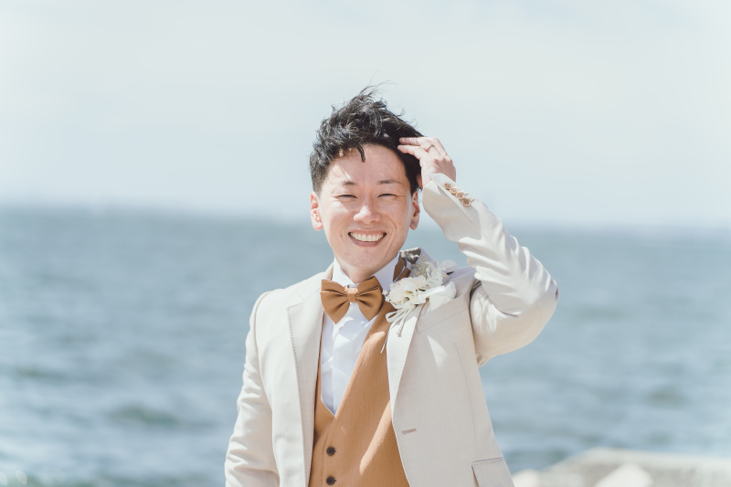 タキシードはトレンドのナチュラルベージュ