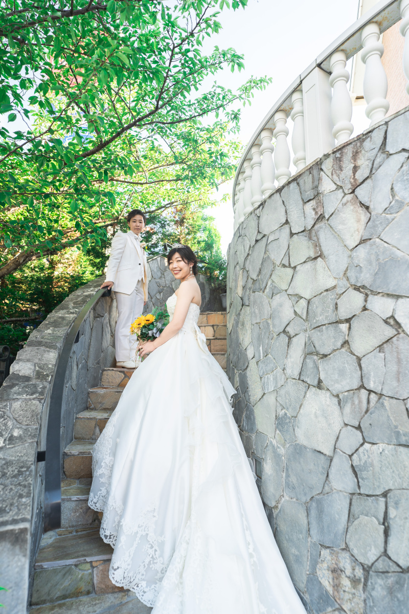 長いトレーンが印象的