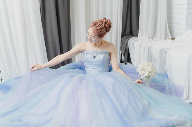 DRESS AND STYLESりんくう店_カラードレスが豊富